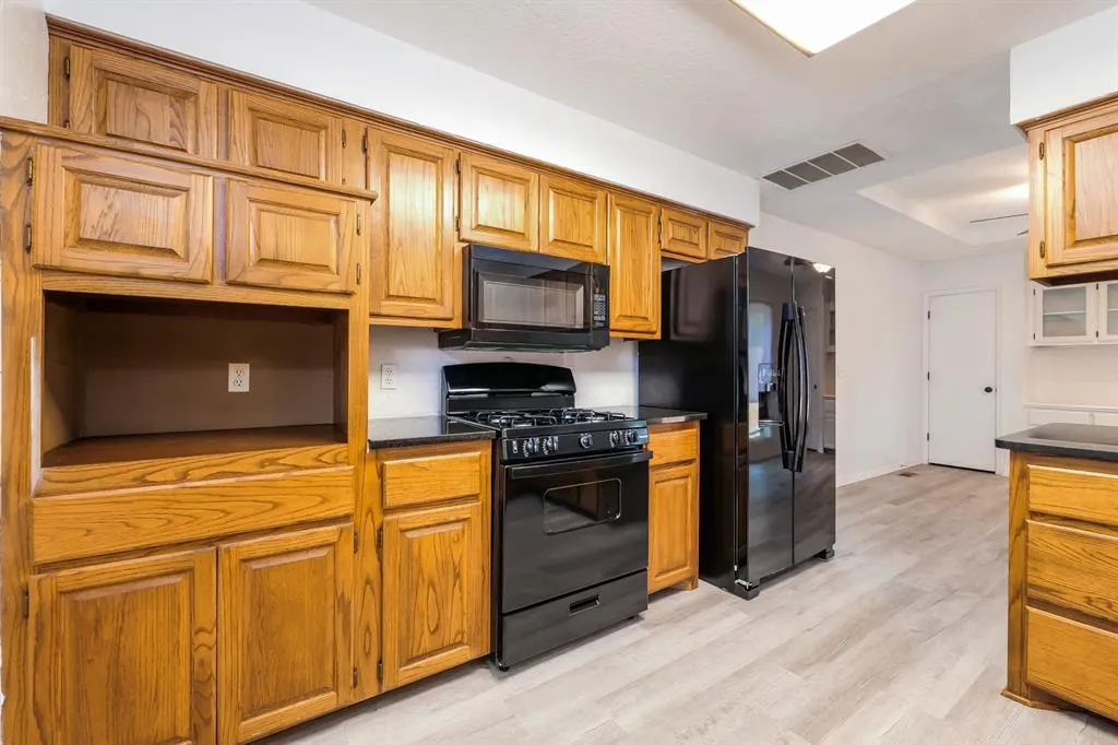 Photo 5 — 305 N Grand Fork Road, Edmond, OK 73003