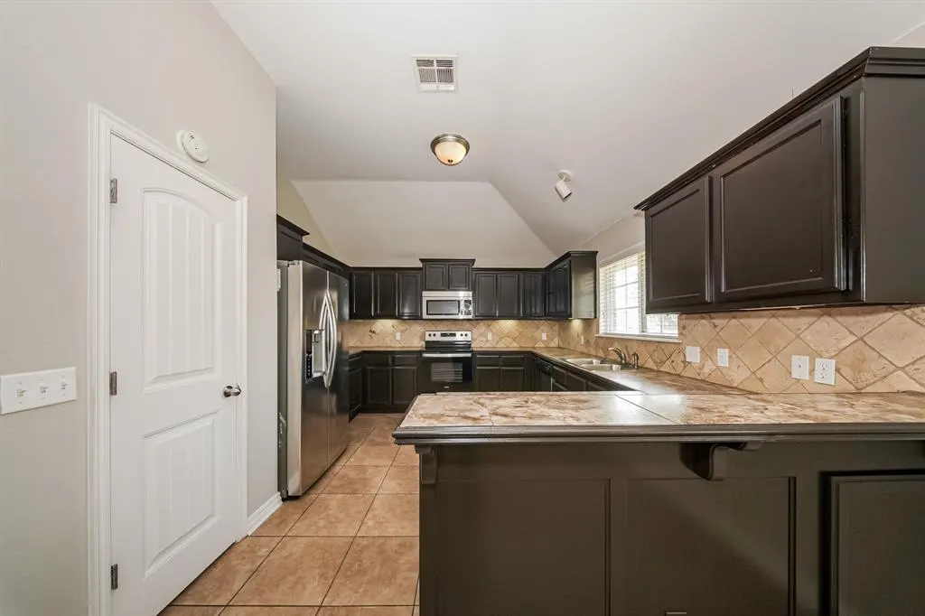 Photo 6 — 9423 Peachtree Lane, Midwest City, OK 73130