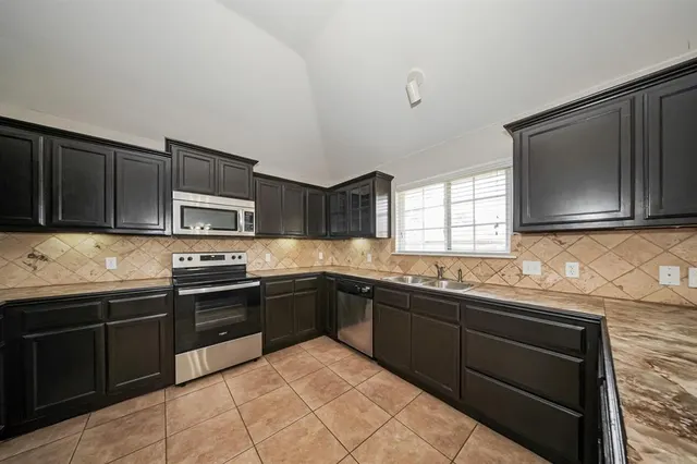 Photo 7 — 9423 Peachtree Lane, Midwest City, OK 73130