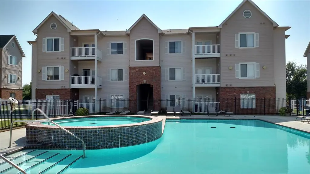 Front exterior — 2200 Classen Boulevard 2124, Norman, OK 73071