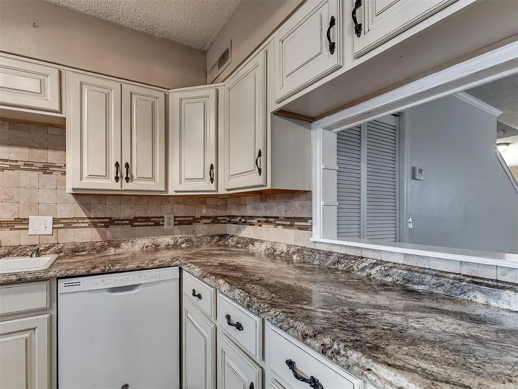 Photo 10 — 11437 N May Avenue, Oklahoma City, OK 73120