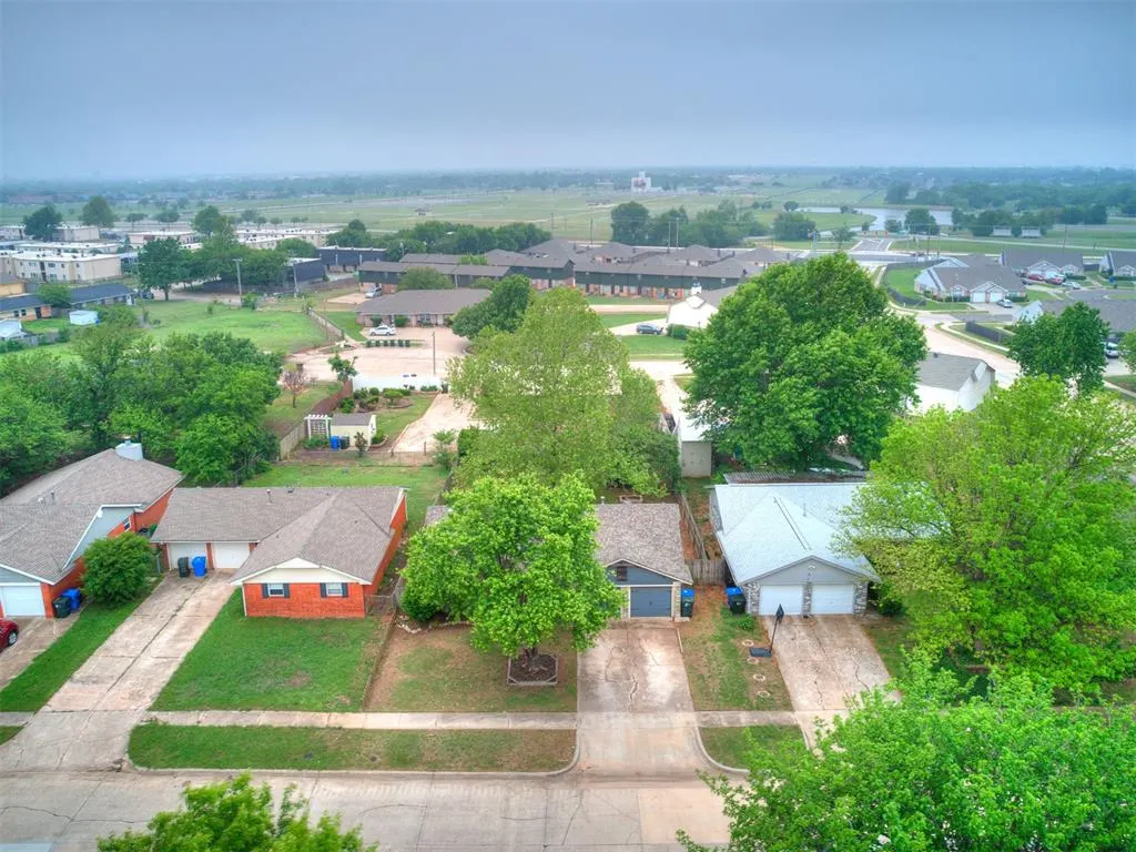 Photo 5 — 1520 Wind Hill Road, Norman, OK 73071