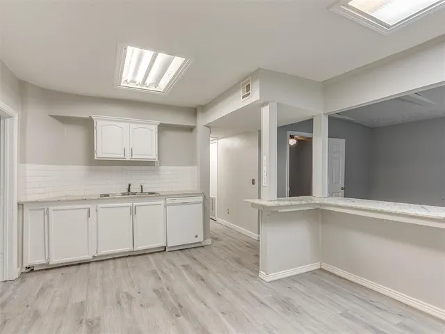 Photo 7 — 1209 N Cottonwood Drive, Midwest City, OK 73130