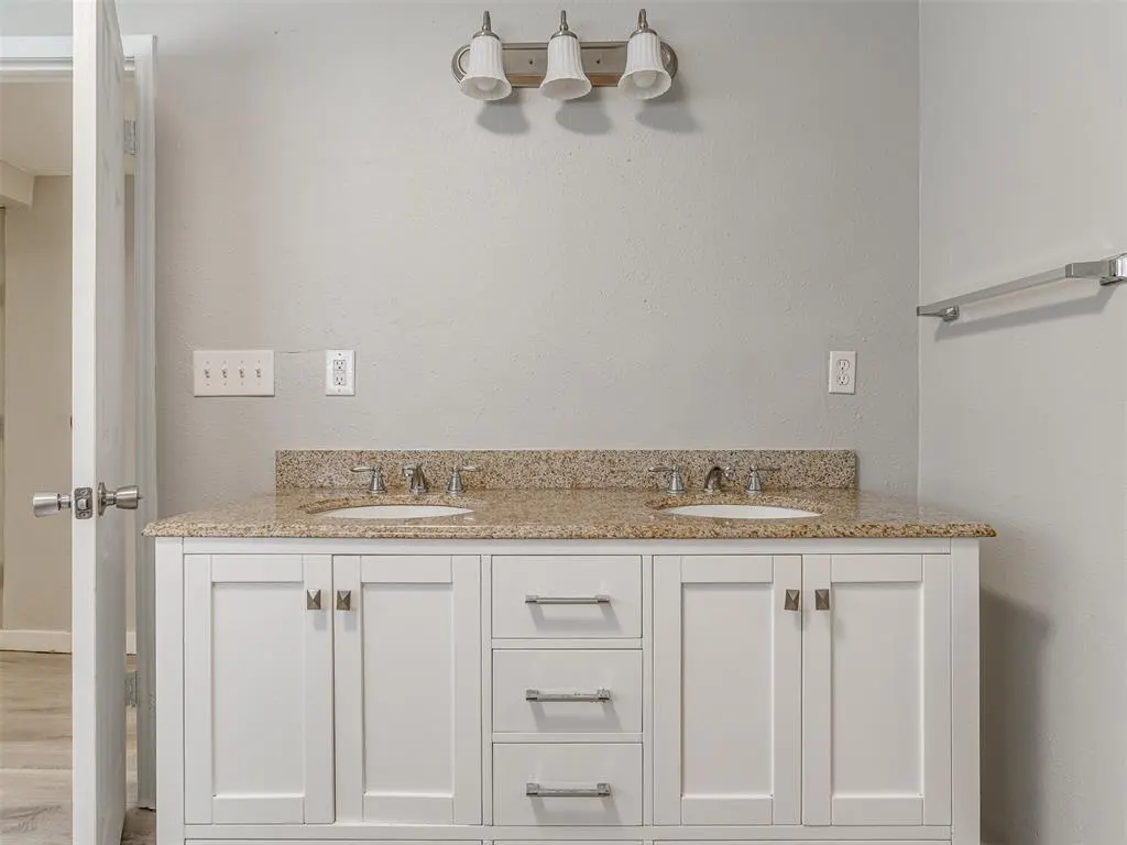 Photo 19 — 1209 N Cottonwood Drive, Midwest City, OK 73130