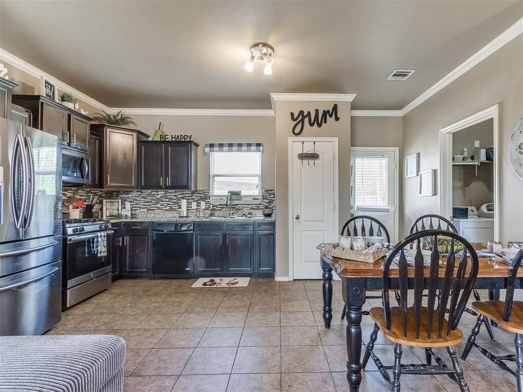 Photo 7 — 6108 Courtyards Court, Oklahoma City, OK 73149