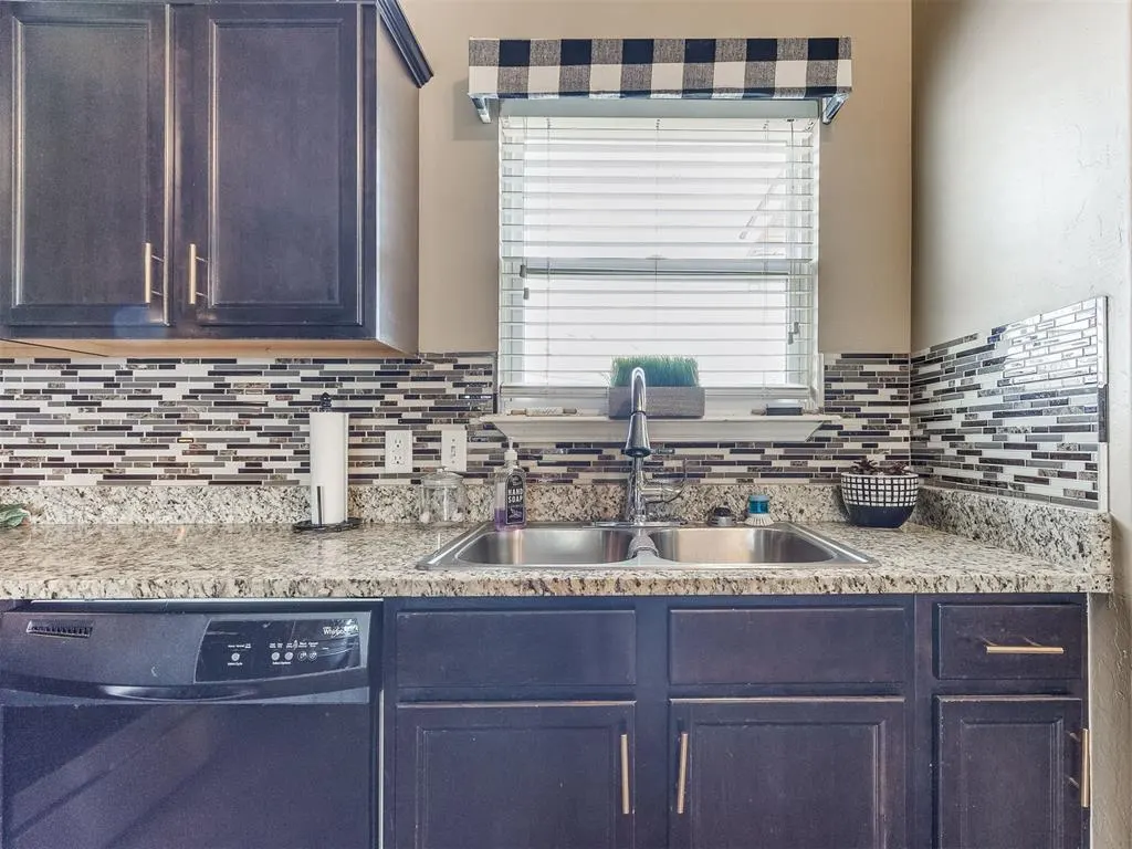 Photo 9 — 6108 Courtyards Court, Oklahoma City, OK 73149