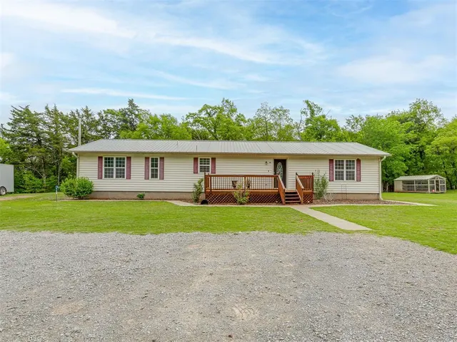 Photo 2 — 2483 Cherokee Drive, Calumet, OK 73014