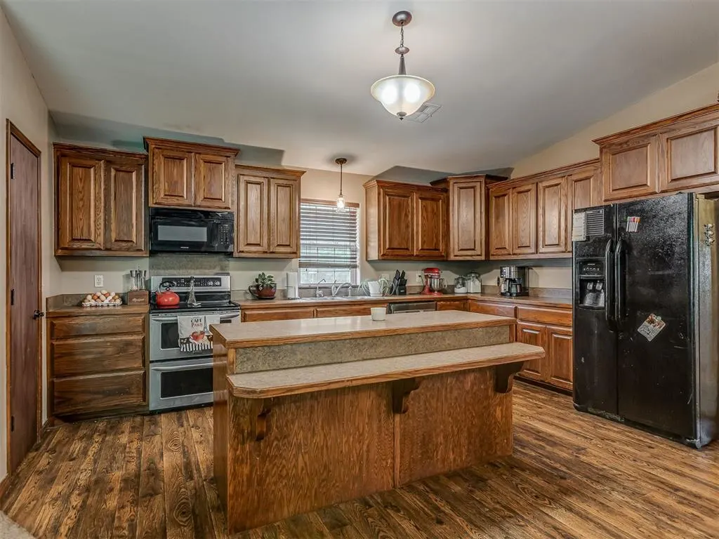 Photo 12 — 2483 Cherokee Drive, Calumet, OK 73014