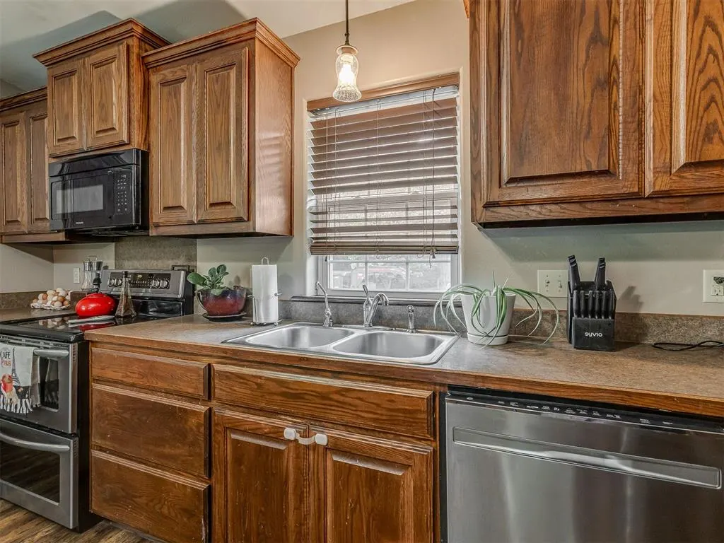 Photo 17 — 2483 Cherokee Drive, Calumet, OK 73014