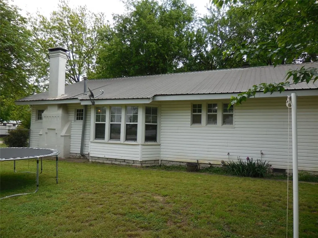 Photo 5 — 601 S 3rd Street, Davis, OK 73030