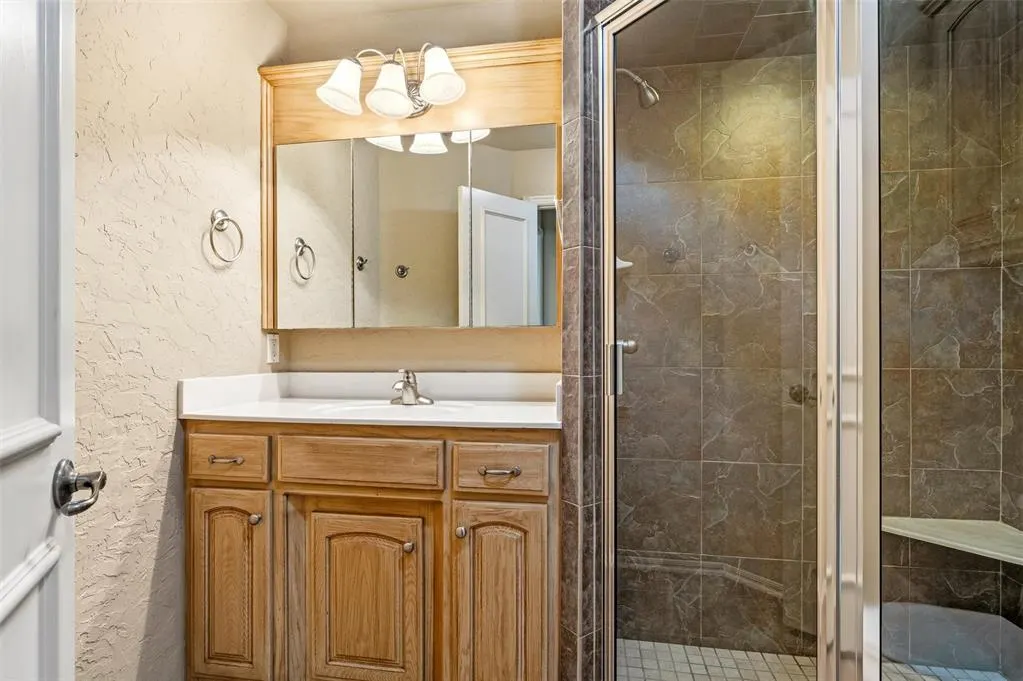 Photo 8 — 15205 Rocky Mountain Drive, Edmond, OK 73013