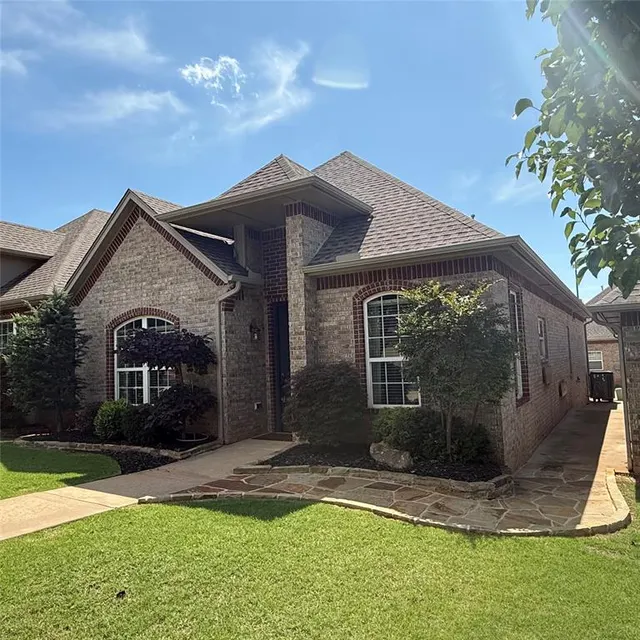 Photo 2 — 116 Boulevard Du Lac, Norman, OK 73071