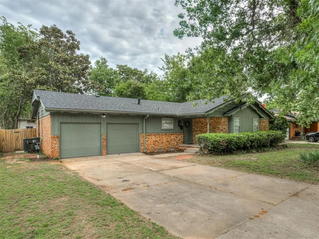 Photo 2 — 1631 Oakwood Drive, Norman, OK 73069