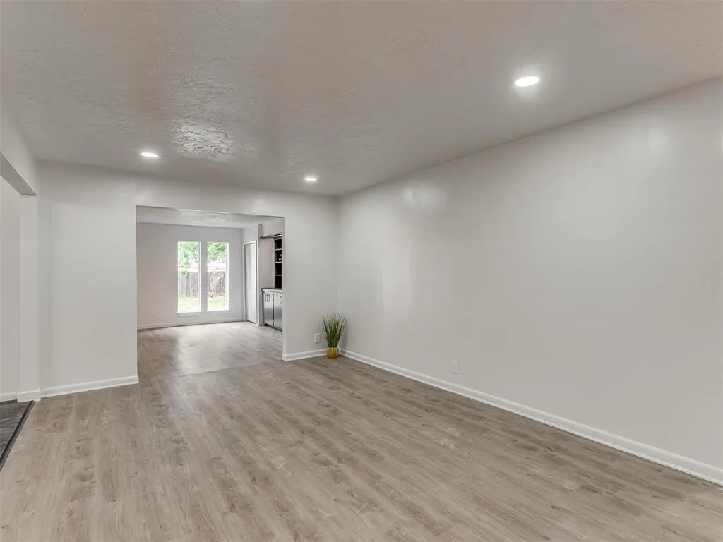 Photo 3 — 1631 Oakwood Drive, Norman, OK 73069
