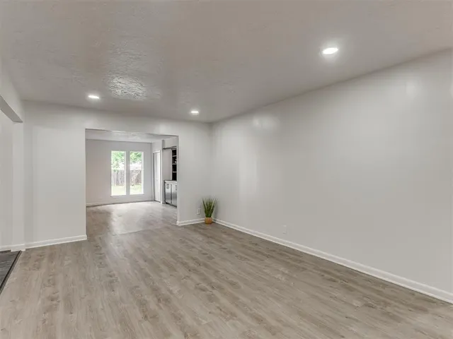 Photo 3 — 1631 Oakwood Drive, Norman, OK 73069
