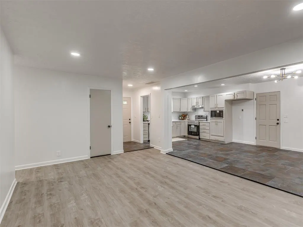 Photo 4 — 1631 Oakwood Drive, Norman, OK 73069