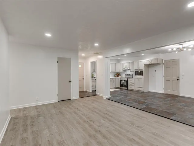 Photo 4 — 1631 Oakwood Drive, Norman, OK 73069