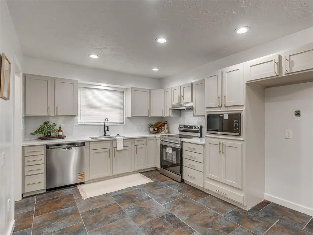 Photo 5 — 1631 Oakwood Drive, Norman, OK 73069