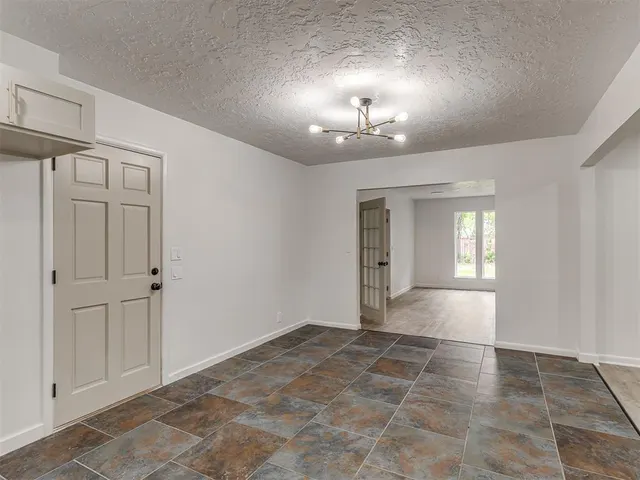 Photo 8 — 1631 Oakwood Drive, Norman, OK 73069