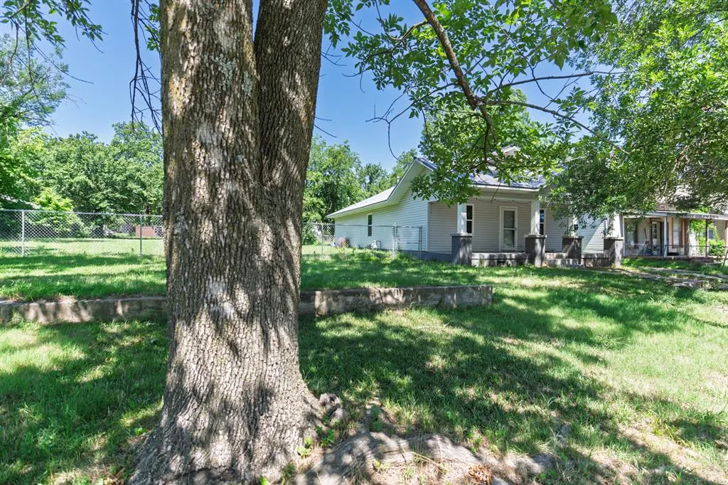 Front exterior — 612 N Hobson Avenue, Shawnee, OK 74801