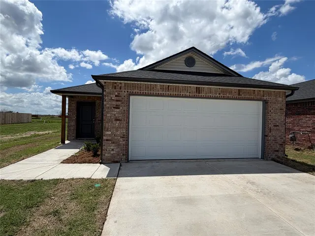 Front exterior — 12813 Torretta Way, Yukon, OK 73099