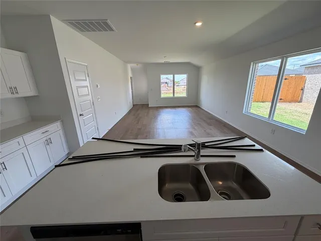 Photo 3 — 12841 Torretta Way, Yukon, OK 73099