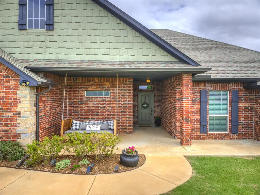 Photo 3 — 25043 Emerald Way, Cashion, OK 73016