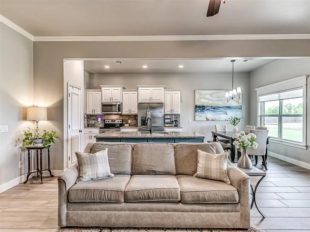 Photo 9 — 25043 Emerald Way, Cashion, OK 73016