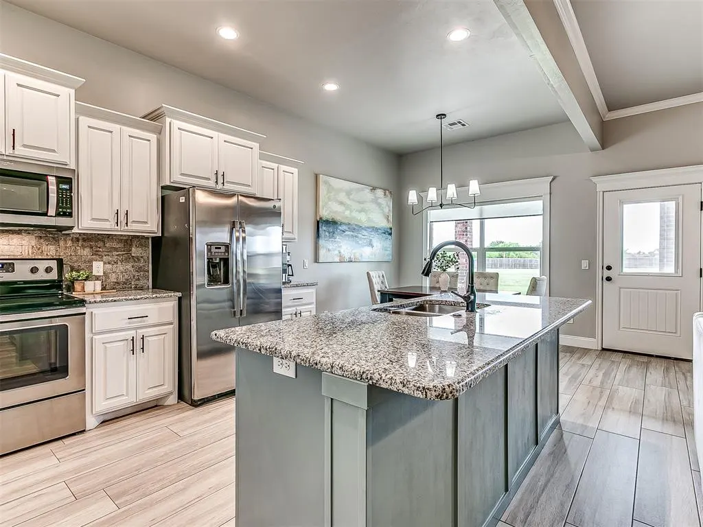 Photo 11 — 25043 Emerald Way, Cashion, OK 73016