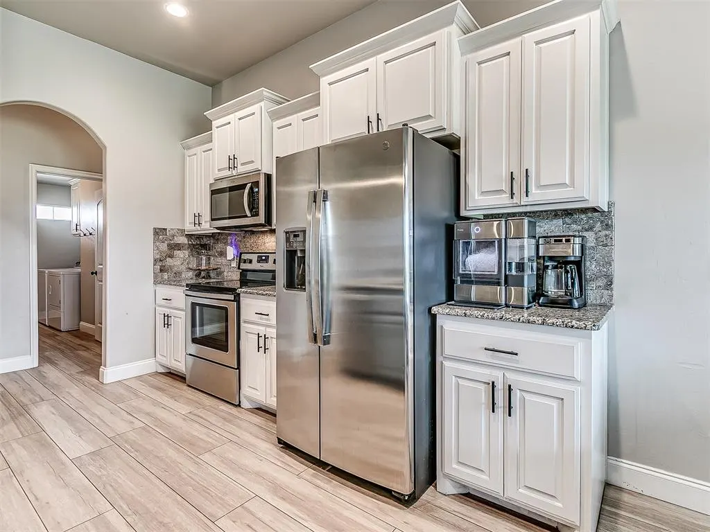 Photo 14 — 25043 Emerald Way, Cashion, OK 73016
