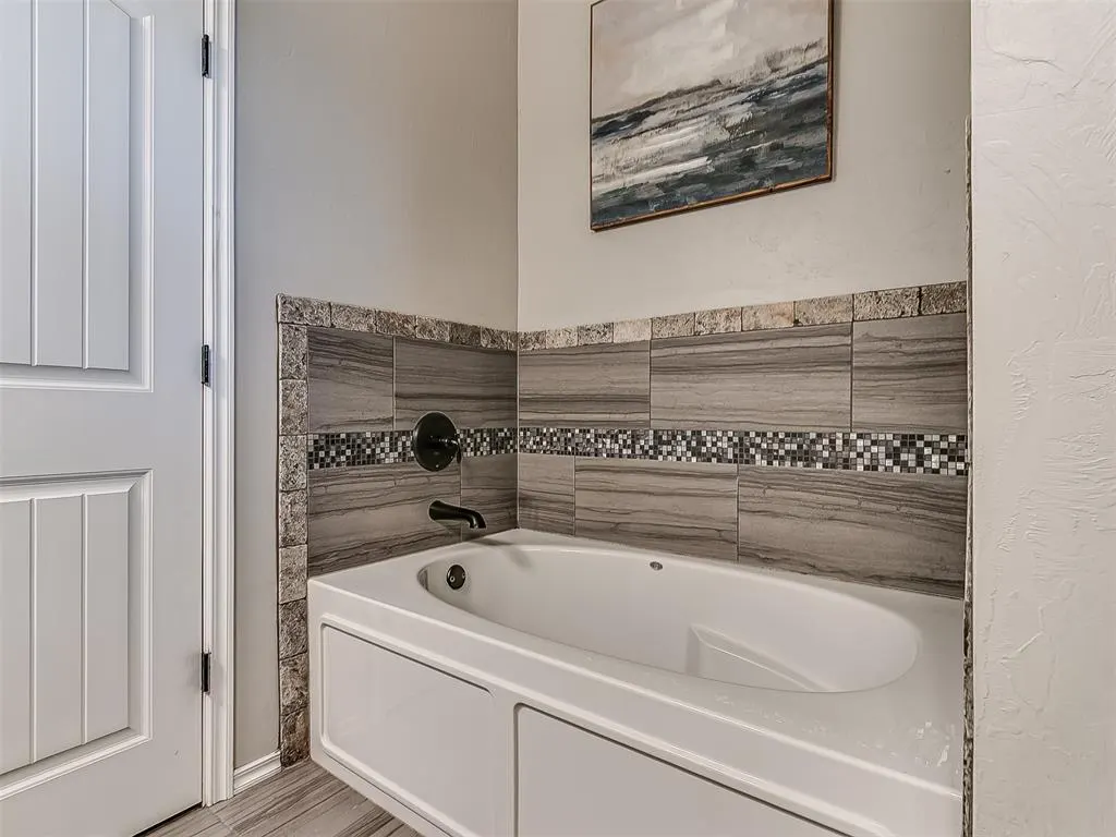 Photo 25 — 25043 Emerald Way, Cashion, OK 73016