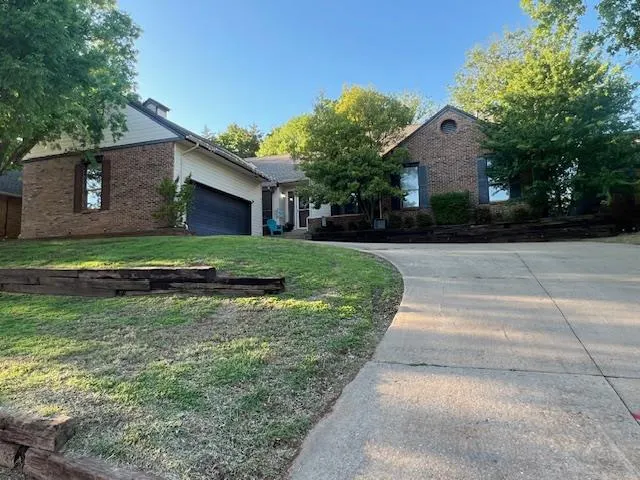 Photo 2 — 2301 Woodford Way, Edmond, OK 73034