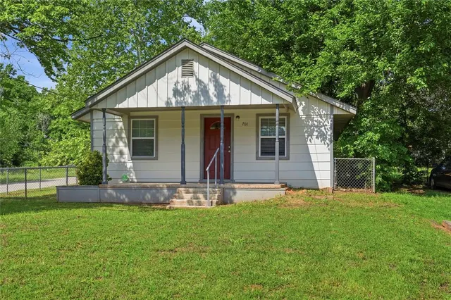 Front exterior — 701 N 2nd Avenue, Purcell, OK 73080