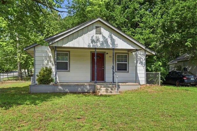 Photo 2 — 701 N 2nd Avenue, Purcell, OK 73080