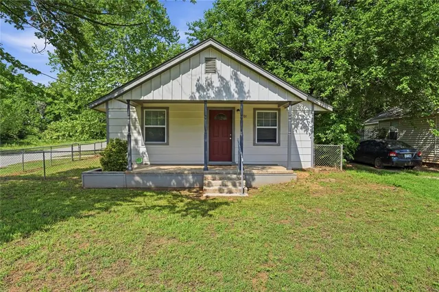 Photo 3 — 701 N 2nd Avenue, Purcell, OK 73080