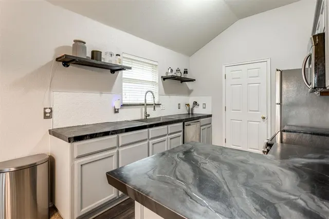 Photo 2 — 4101 Madison Avenue, Moore, OK 73160