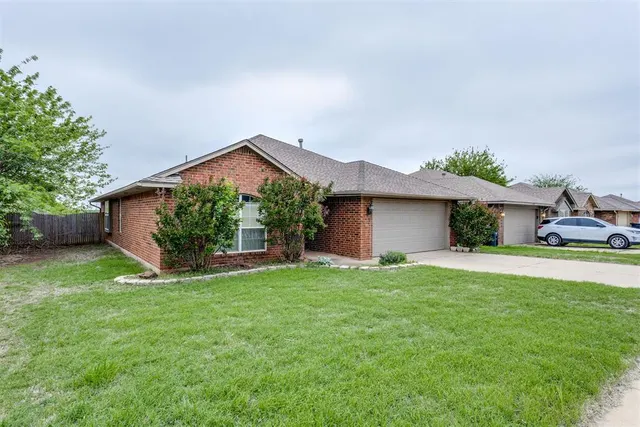 Photo 4 — 4101 Madison Avenue, Moore, OK 73160