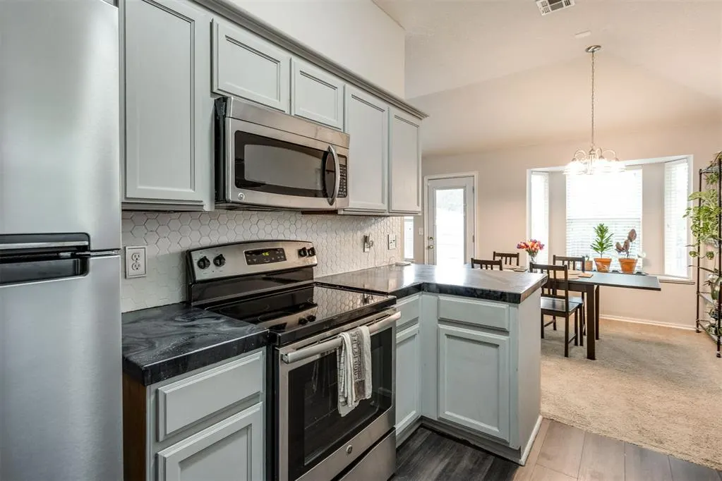 Photo 14 — 4101 Madison Avenue, Moore, OK 73160