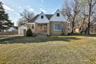 Sold home at 2006 NW 26th Street