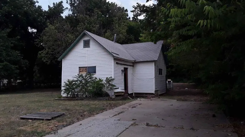 Photo 3 — 503 SW I Avenue, Lawton, OK 73501