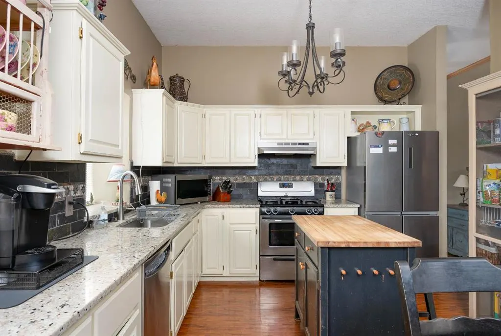 Photo 8 — 432 E Twelve Oaks Terrace, Mustang, OK 73064