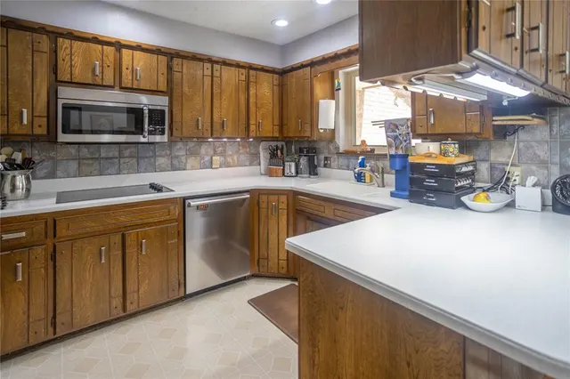 Photo 5 — 925 Lantern Lane, Weatherford, OK 73096
