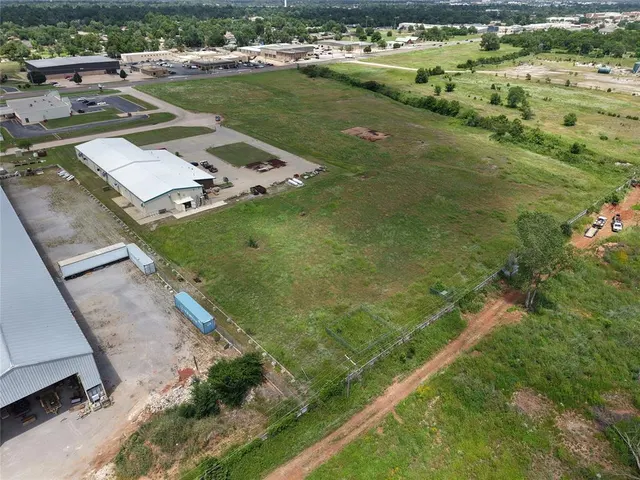 Photo 3 — 3250 SE 30th Street, Del City, OK 73115