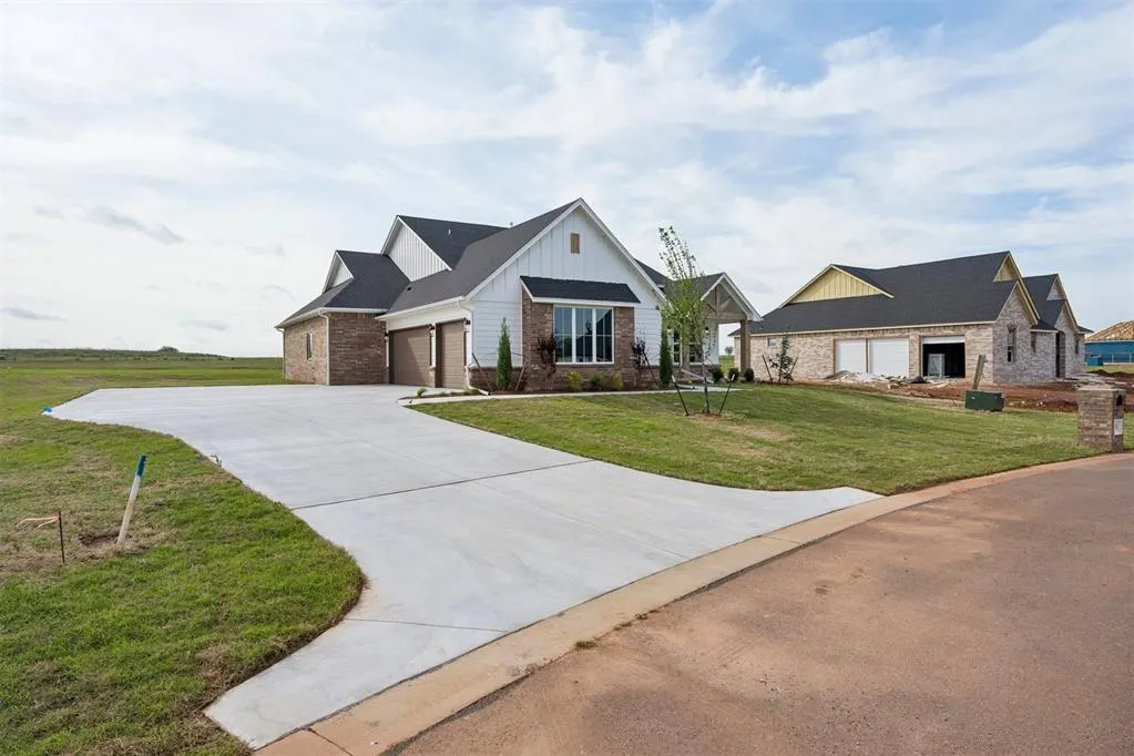 Photo 3 — 6900 Lake View Court, Cashion, OK 73016