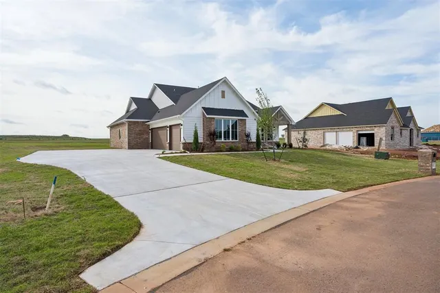 Photo 3 — 6900 Lake View Court, Cashion, OK 73016
