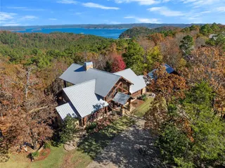 Sold home at 309 Lake Bluff Lane