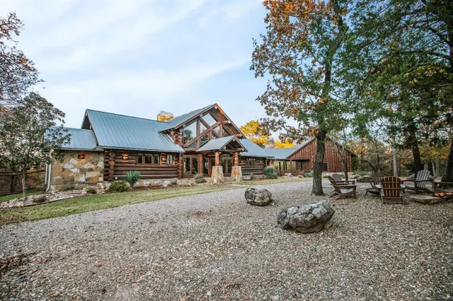 Photo 2 — 309 Lake Bluff Lane, Broken Bow, OK 74728