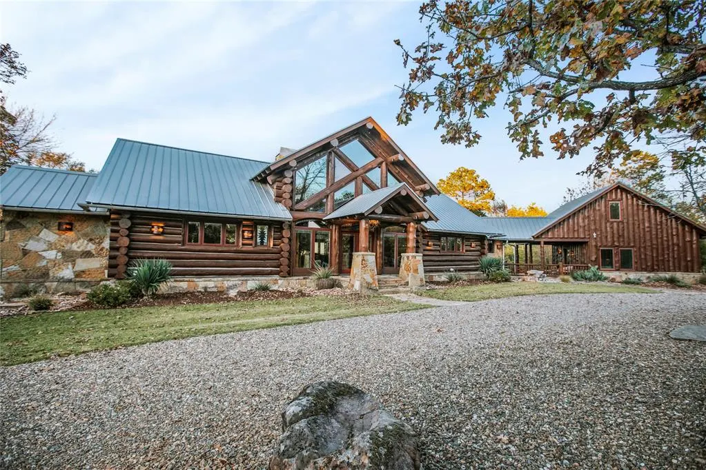 Photo 4 — 309 Lake Bluff Lane, Broken Bow, OK 74728
