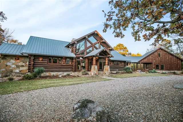 Photo 4 — 309 Lake Bluff Lane, Broken Bow, OK 74728
