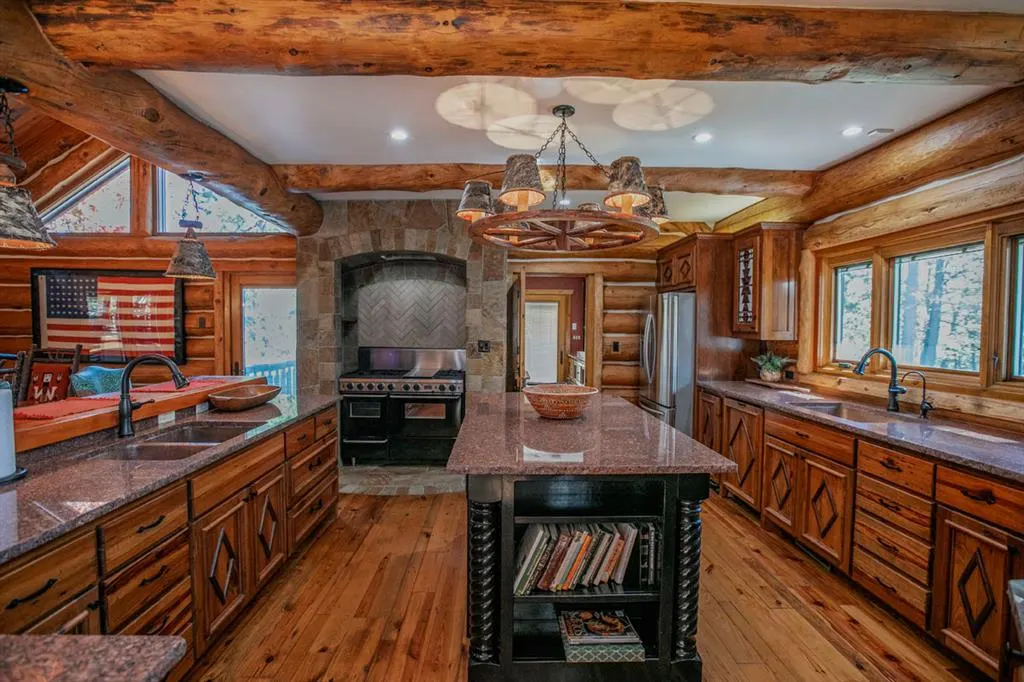 Photo 10 — 309 Lake Bluff Lane, Broken Bow, OK 74728